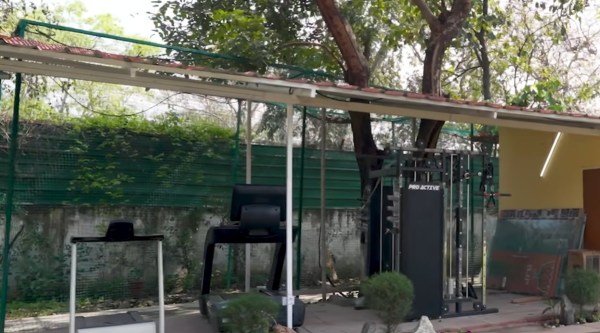 मनोज तिवारी का सांसद आवास दौरा