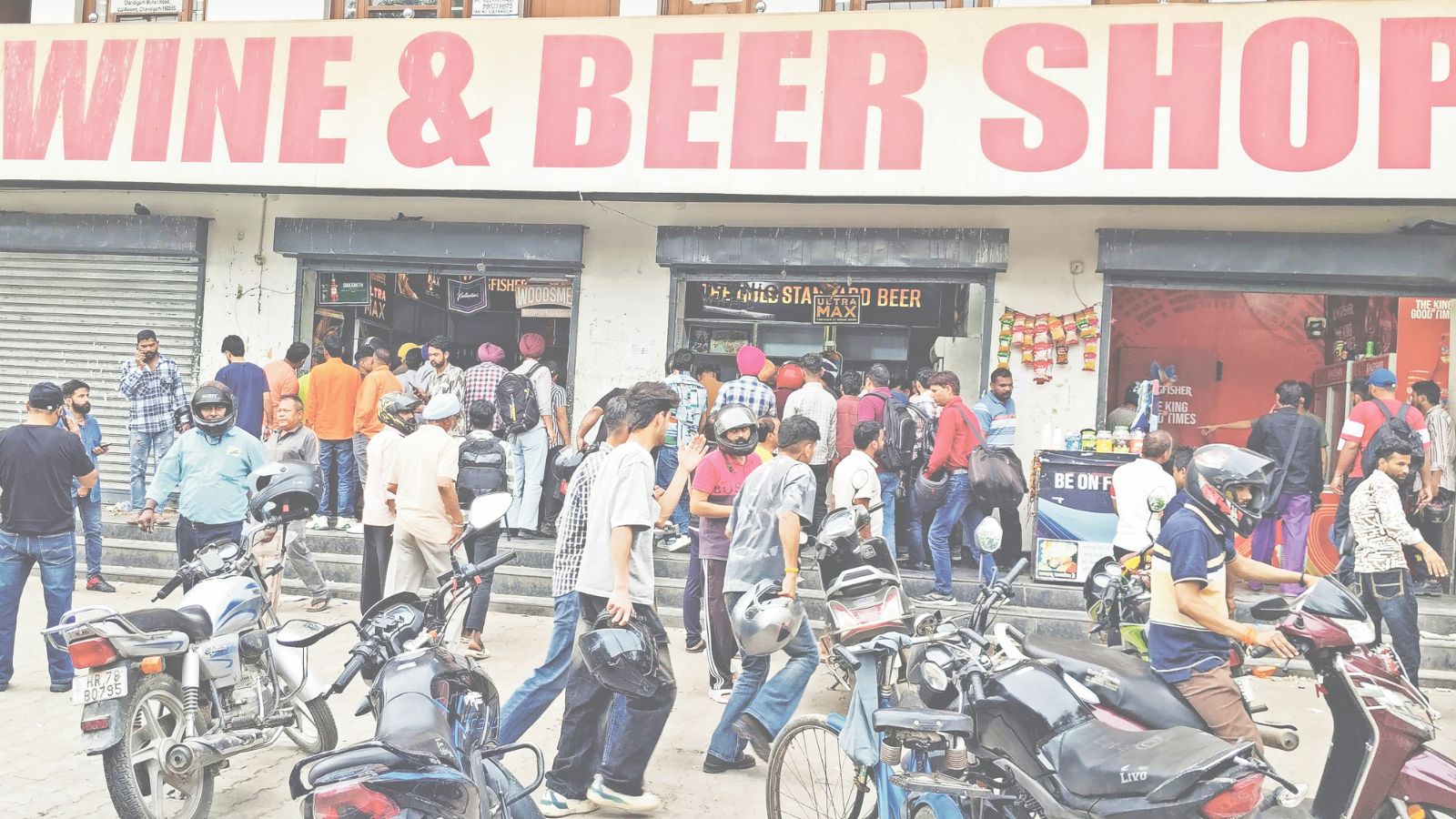 They came looking for discount, but got disappointment — and bouncers