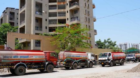 Residents reported an increase of ₹100–₹200 per tanker, adding to already steep costs. (Express photo/Arul Horizon)