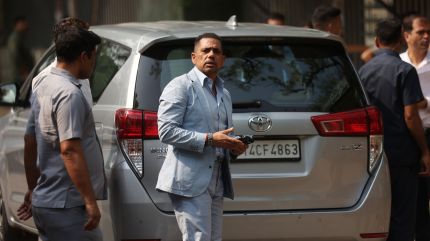 Robert Vadra summoned May 16 on land deal case