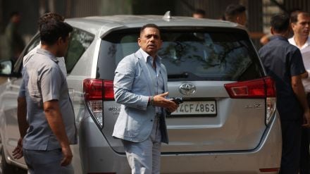 Robert Vadra summoned May 16 on land deal case