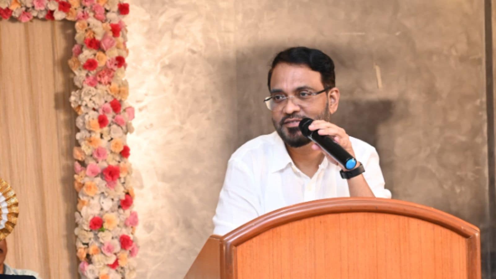 ‘Offensive religious remarks’: Motilal Nagar residents seek FIR against MHADA V-P