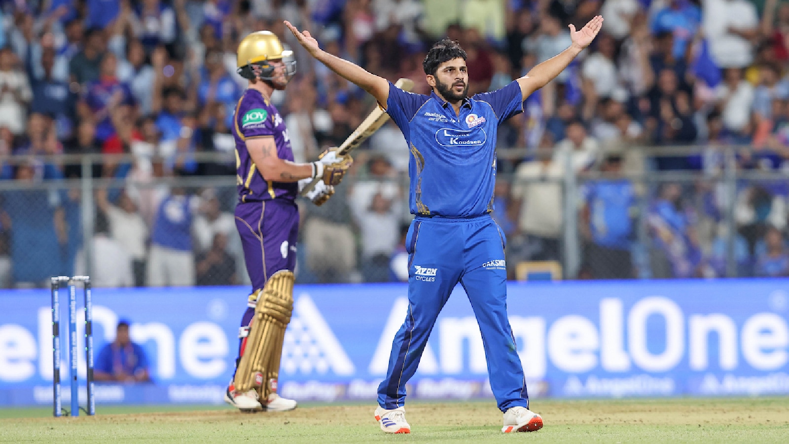  MI defeated Kolkata Knight Riders by six wickets, chasing down a score of 221 runs at the Wankhede Stadium on Sunday. (CREIMAS)