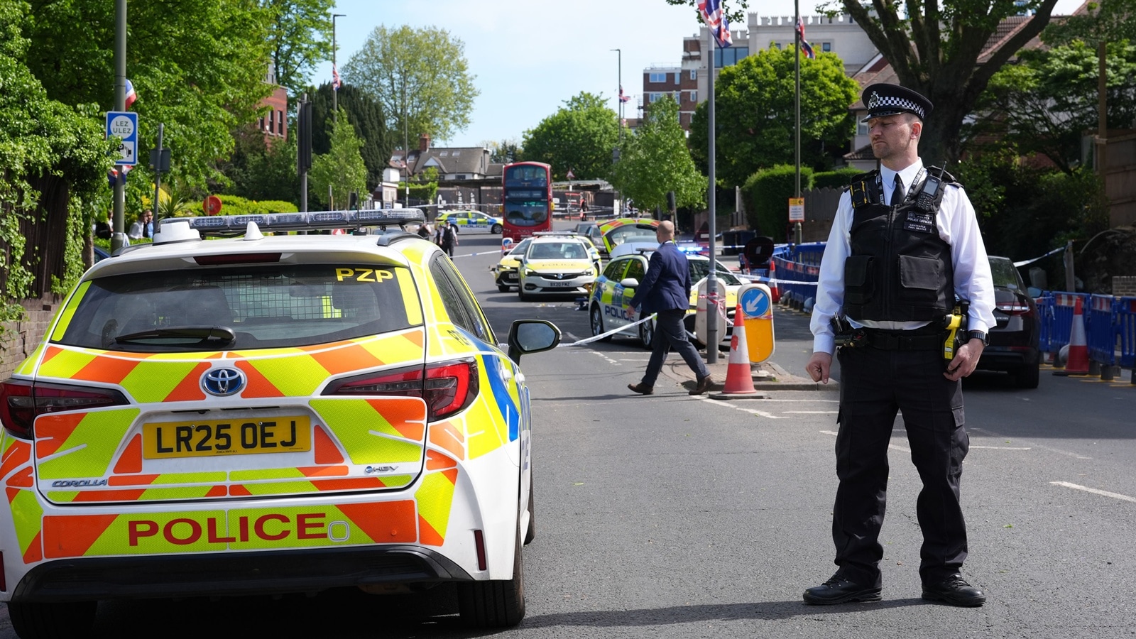 लंदन के यहूदी क्षेत्र में हमले की रोकथाम: दो लोगों को छुरा घोंपकर गिरफ्तार।