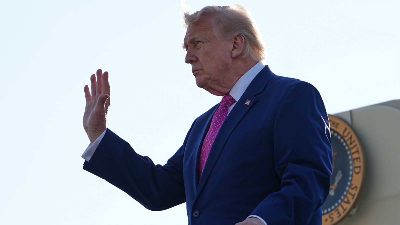 ‘We’re loading up the ships’: Trump warns of fresh strikes if Iran talks fail ‘We’re loading up the ships’: Trump warns of fresh strikes if Iran talks fail