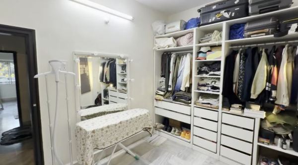 अविनाश तिवारी के घर का दौरा