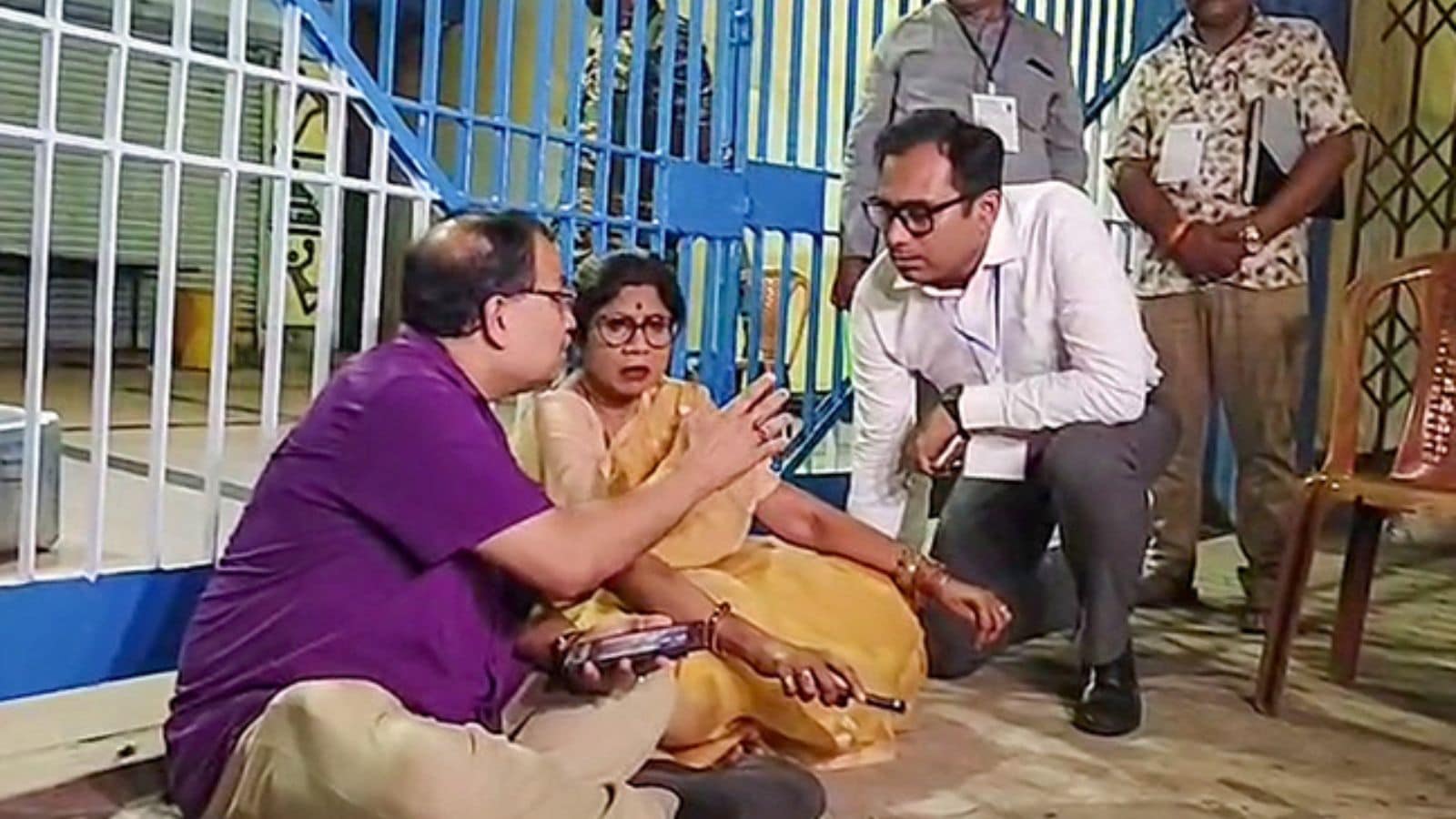 While state BJP chief Samik Bhattacharya spent the day speaking to candidates, TMC leaders Shashi Panja and Kunal Ghosh stage dharna alleging attempts to access EVMs.
