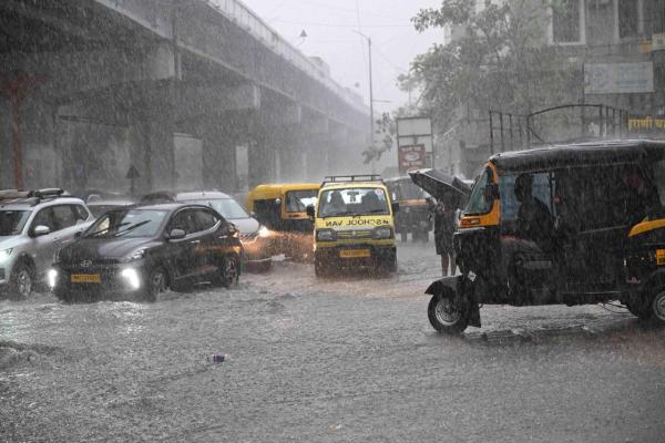 Water logging in many places due to the heavy rains that occurred on Satara road today. (Express Photo by Pavan Khengre)