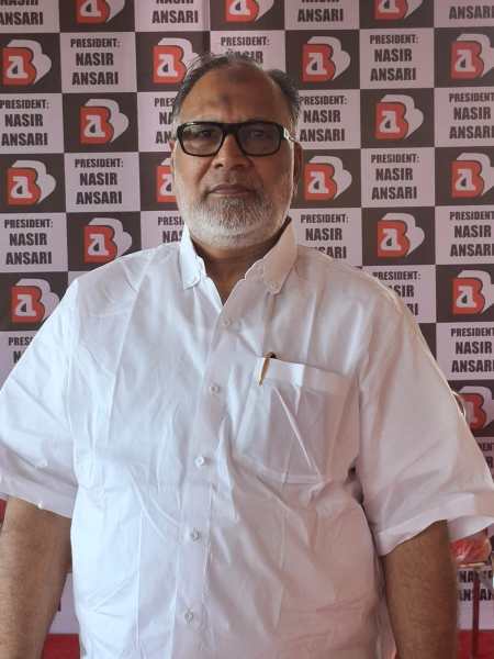 Tariq Hussain, who owns decades-old New Kirmani Bakery in Mahim, shares that around 500 bakeries make ladi pav exclusively, churning out between 16,000 and 18,000 ladis each — every ladi carrying six pavs. Photo/Special Arrangement