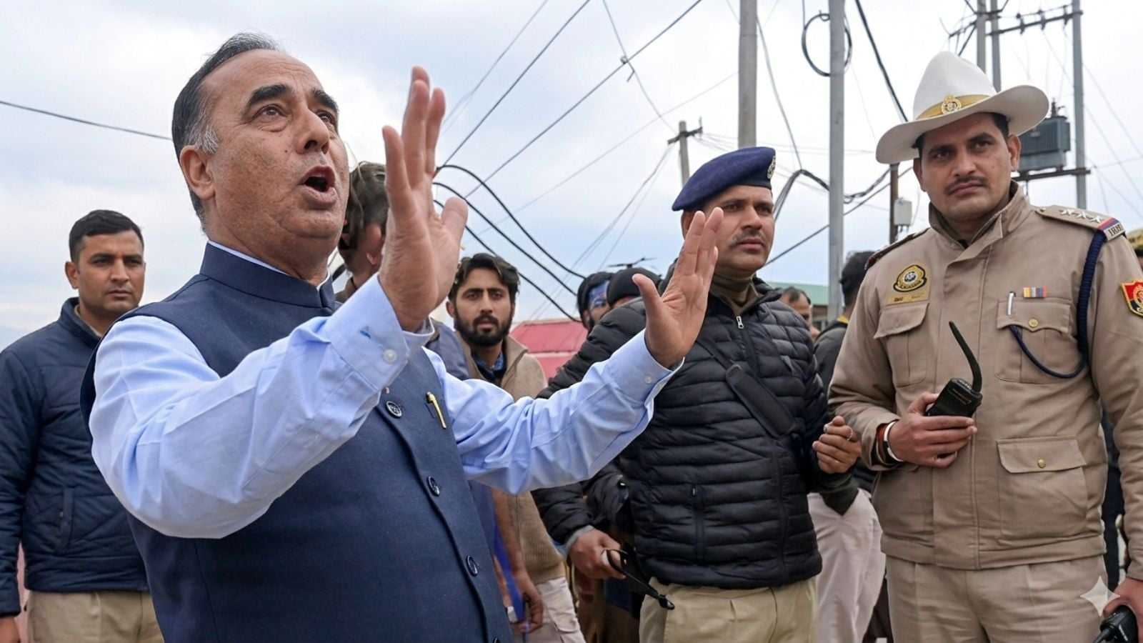 Ex-Congress leader accuses Shimla police of abduction; cops say challans issued for traffic violations