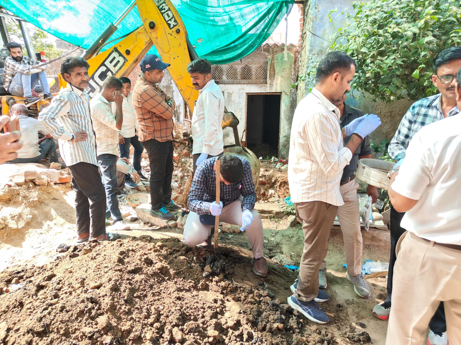 An old ‘curse’, visions, a deserted house: Cops sniff out a 1992 murder mystery