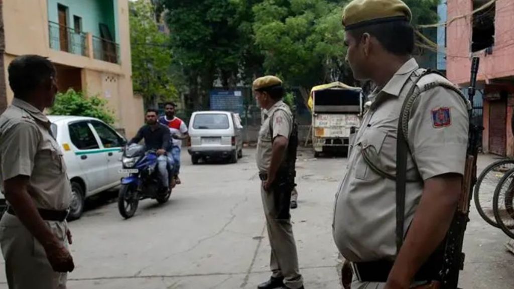 While the two suspects have been arrested, they have yet to be identified, Prakash Nagar Police Station officer R. Bajilal said.