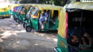 The Deputy Commissioner of Police (Traffic) has been directed to physically mark and designate specific locations for auto-rickshaw stands on major roads across Pune city.