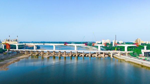 Construction of Sabarmati River Bridge on MAHSR corridor (Image: NHSRCL)