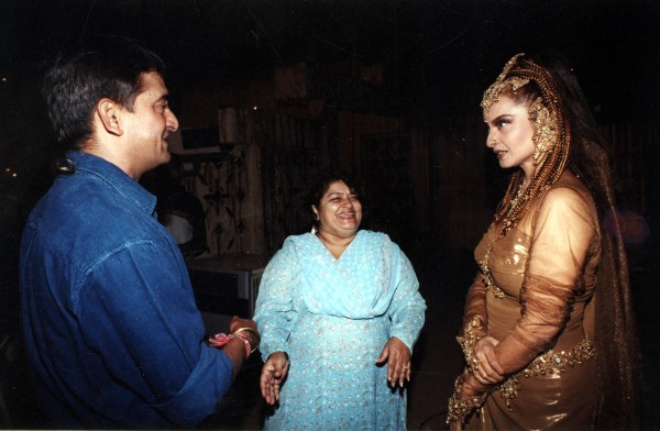 फिल्म निर्देशक महेश मांजरेकर, नृत्यांगना सरोज खान और अभिनेत्री रेखा। एक्सप्रेस पुरालेख फोटो