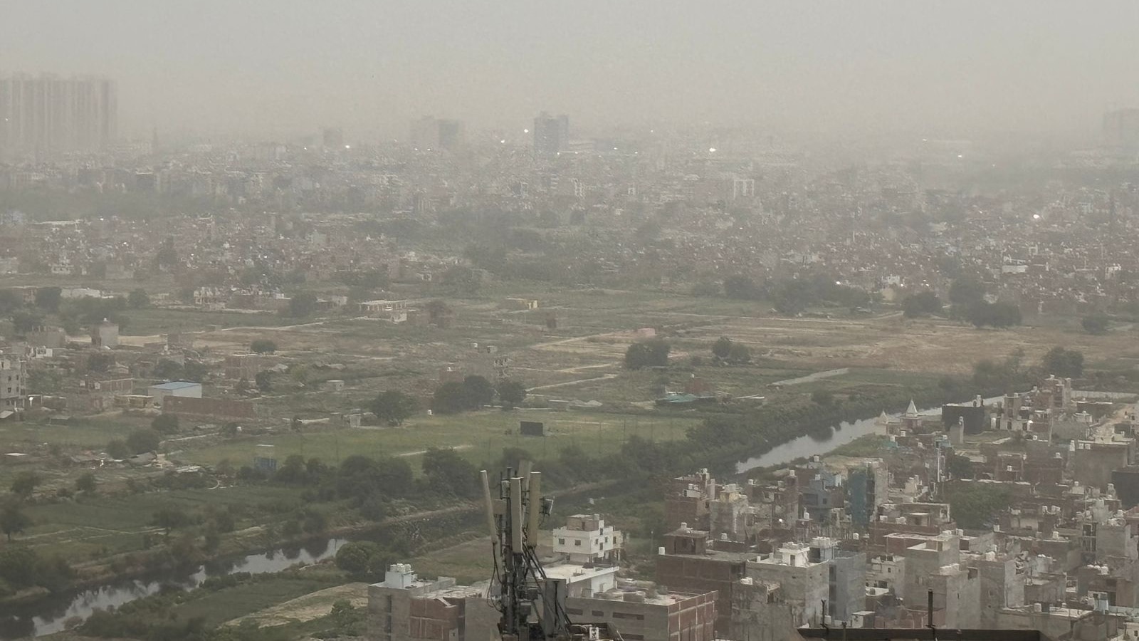 delhi gusty winds