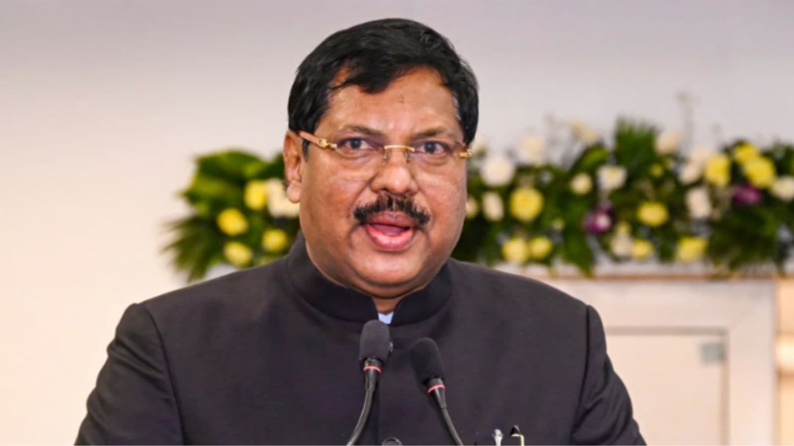 Maharashtra CM backs ex-CJI Gavai amid row over meeting Bageshwar priest