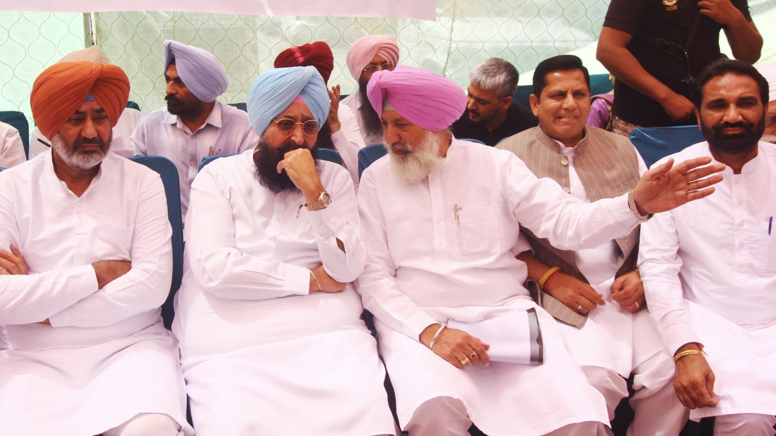 Congress protests outside GMADA office over land acquisition; Bajwa backs farmers on hunger strike