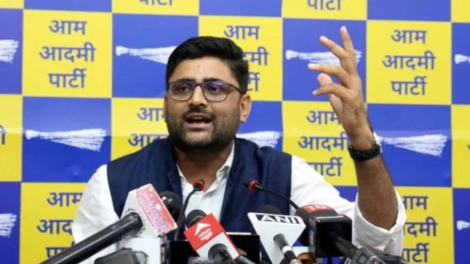 AAP MLA Italia alleges police misbehaviour with his elderly mother