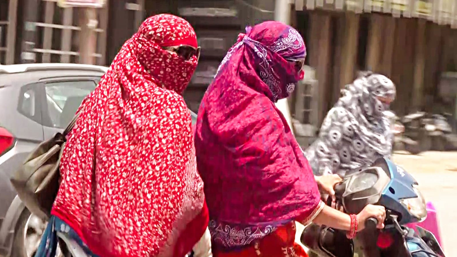 Heatwave in Delhi: Hydrate, cover up if stepping out today; IMD warns of mercury hitting 42°C today