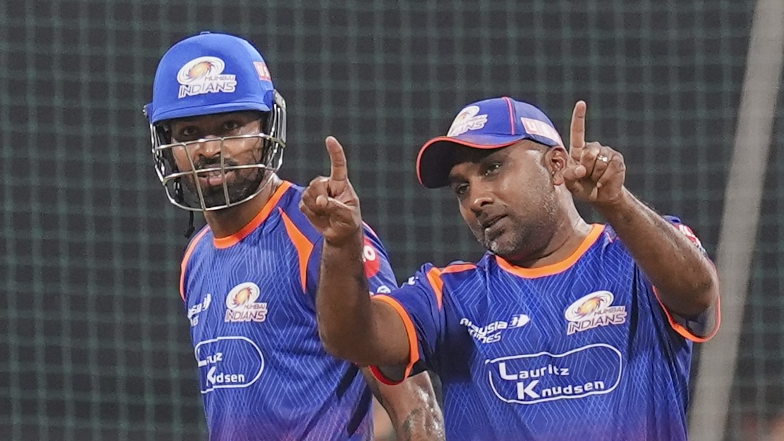 IPL 2026, MI vs RCB Playing 11 Today Match LIVE: Mumbai ponder Mitchell Santner return