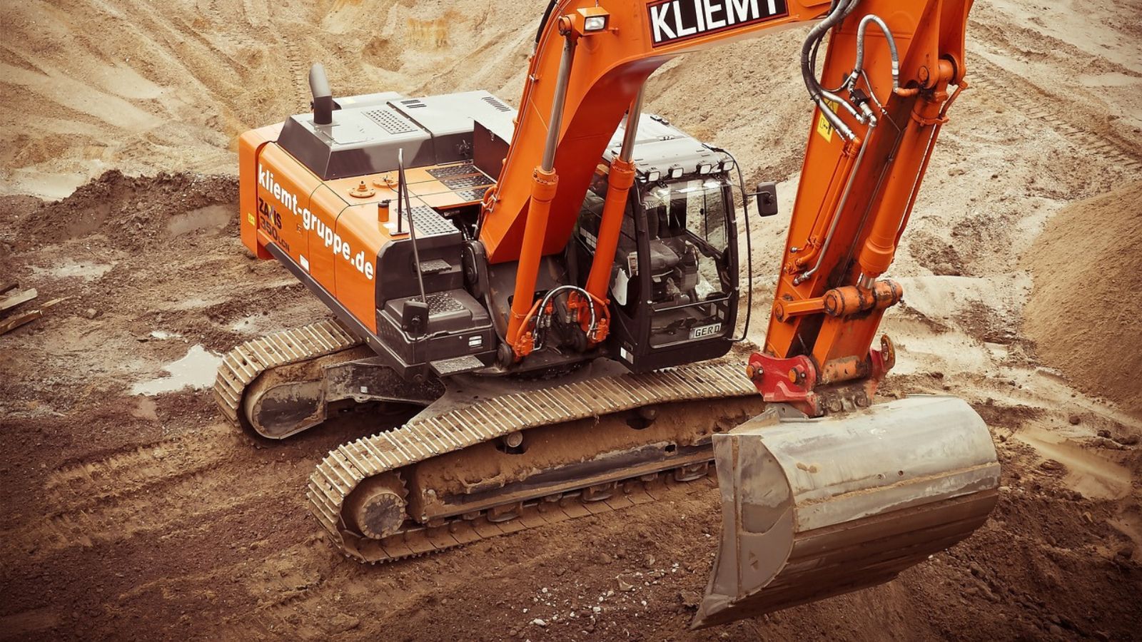 Maharashtra contractors threaten statewide shutdown over Rs 96,000-crore dues; projects at risk