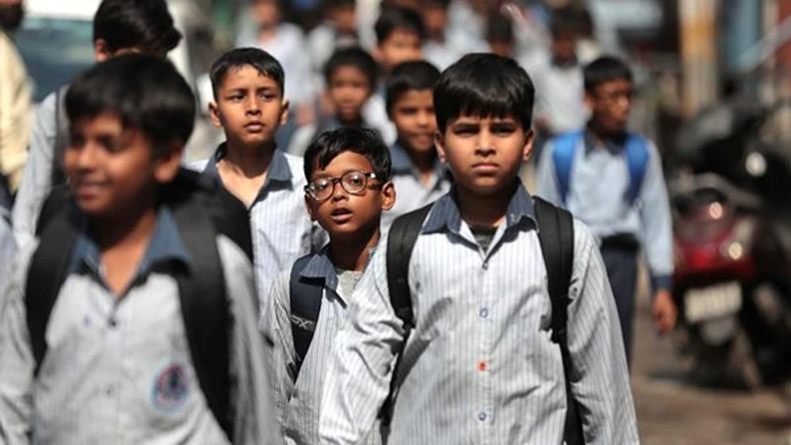 Karnataka Governor asks govt to relook grading system for third language in SSLC