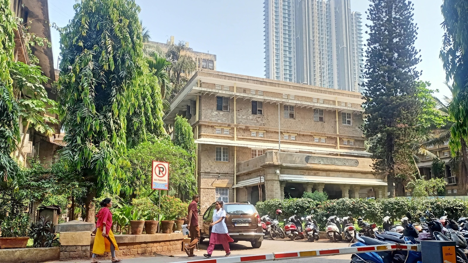 Staff protest disrupts services: Nurses, security staff ‘assaulted’ by patient’s relatives at KEM Hospital