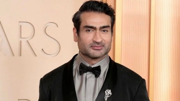 Kumail Nanjiani’s 9 PM Bedtime: The Secret to Better Relationships and Work Productivity