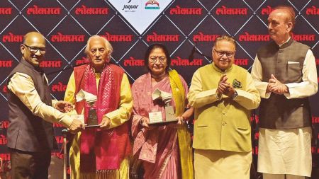 Caption: Veteran Hindustani classical vocalists Pandit Laxman Krishnarao Pandit and Padma Shri Sumitra Guha were honoured with the Lokmat Sur Jyotsna National Music Awards at the hands of the chief guest of the event Judge of Supreme Court of India, Justice Sandeep Mehta in presence of chairman of the editorial board of Lokmat Media Group and former member of Rajya Sabha Dr Vijay Darda and former Jammu and Kashmir chief minister and former Union minister for health and family welfare Ghulam Nabi Azad in New Delhi on Friday.