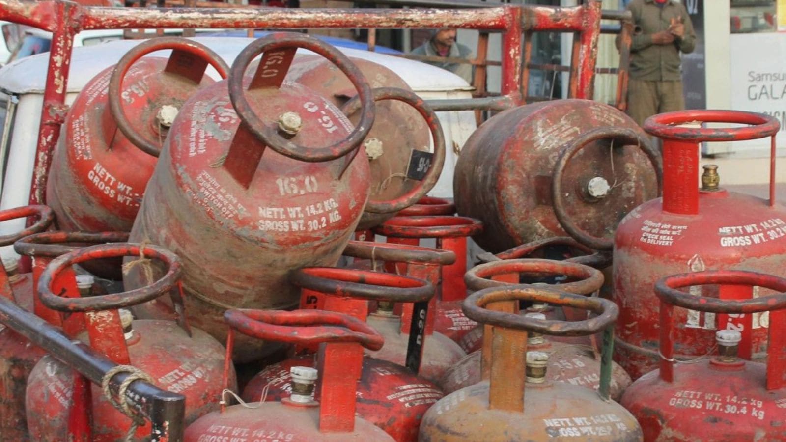 LPG supply stable in Capital, pending backlogs being cleared: Delhi CM Rekha Gupta