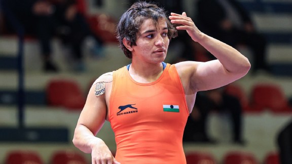 At the Asian Wrestling Championships, Meenakshi set up the title clash with Jin Zhang of China in the 53-kg category, an Olympic Games weight classification. (UWW)