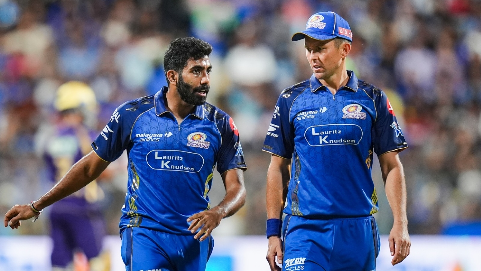 Former MI skipper Shaun Pollock took aim at Mumbai’s bowling unit as the reason for their IPL 2026 slump. (AP Photo)