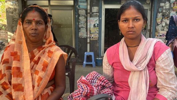 Munni Devi and her mother Lalita outside the Noida district court. Devi's husband Anand Kumar Ram is among the arrested workers. (Express Photo by Drishti Jain)