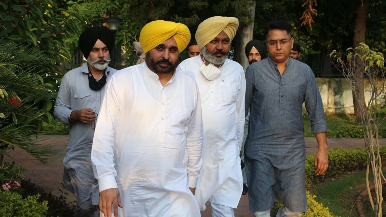 As mistrust runs high, intel sleuths keep a tab on whereabouts of AAP MLAs