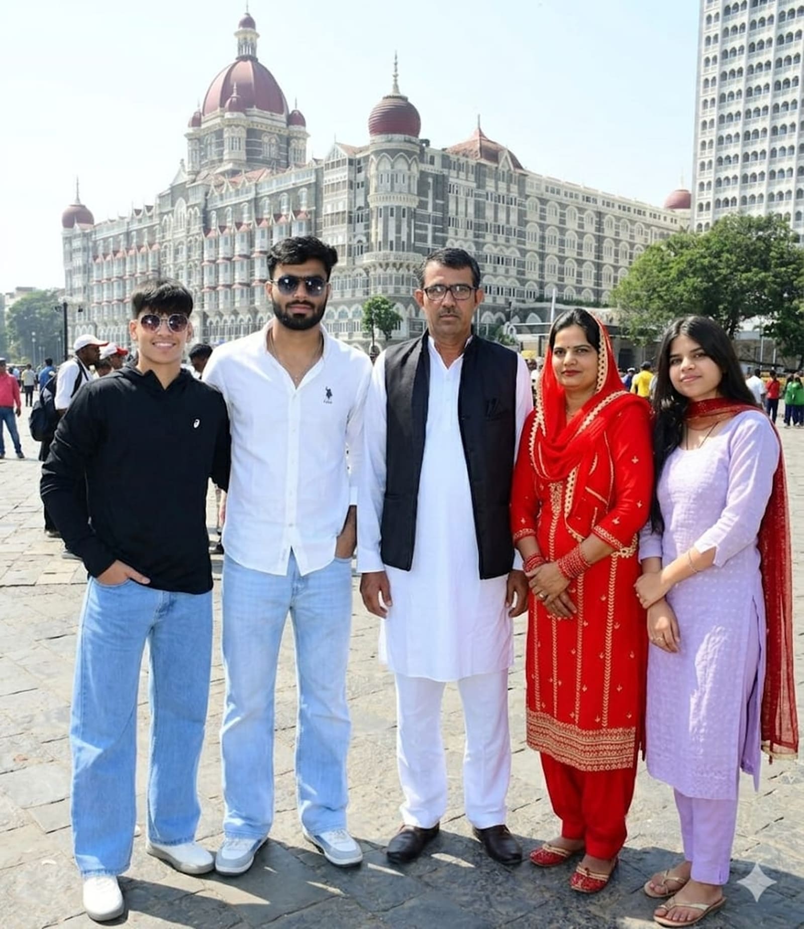 Priya Ghanghas (left) with her family. (Pic via Special Arrangement)
