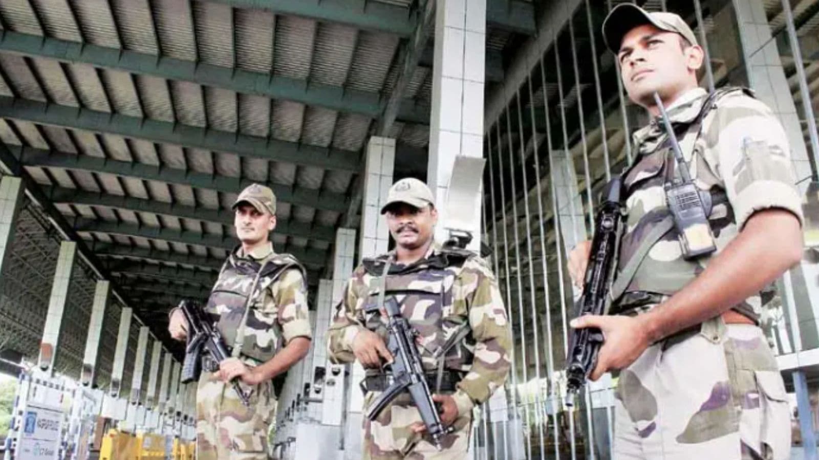 2 US citizens carrying satellite communicator detained at Srinagar airport