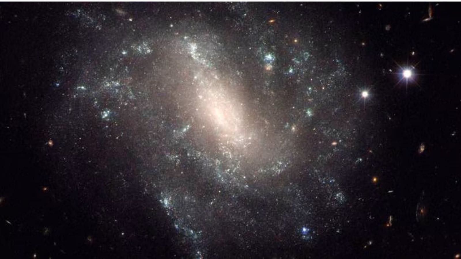 A global astronomical collaboration achieves a 1% precision measurement of the Universe’s local expansion rate