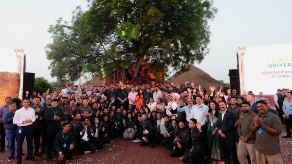 The foundation ceremony, conducted in accordance with Hindu traditions, brought together representatives from academia, science, conservation, and public life, including Anant Ambani’s teachers and mentors. 