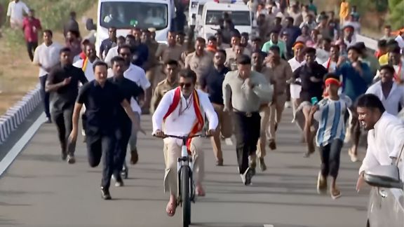 Vijay immediately got off the bicycle, and security personnel came running towards him within moments