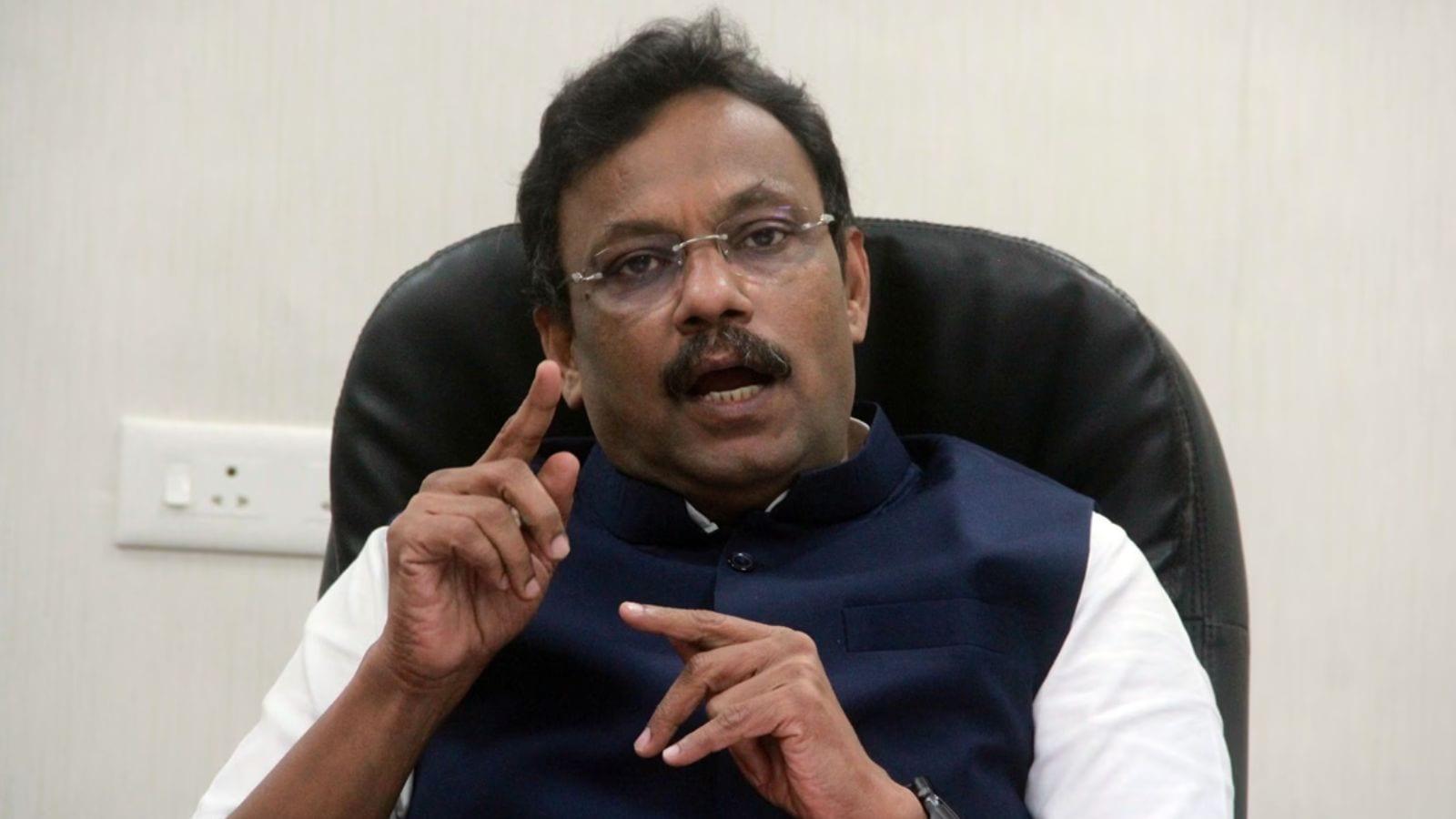 Amid reshuffle talks, Tawde holds back-to-back meetings with BJP leaders