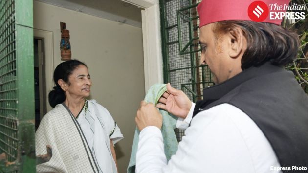 Samajwadi Party chief Akhilesh Yadav met TMC supremo Mamata Banerjee on Thursday following the party’s defeat