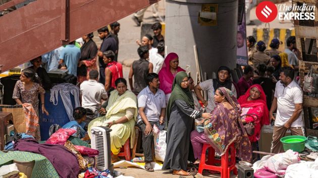 As the operation began, slum dwellers staged protests against the alleged abrupt move in the area