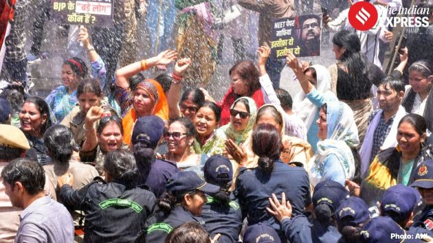 Women Congress workers were seen participating in the protest in large numbers