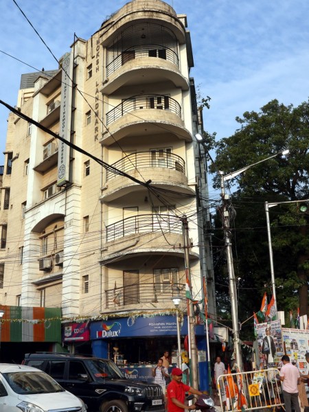 KMC served notice for illegal construction at 121 Kalighat Road (Express photo by Partha Paul)