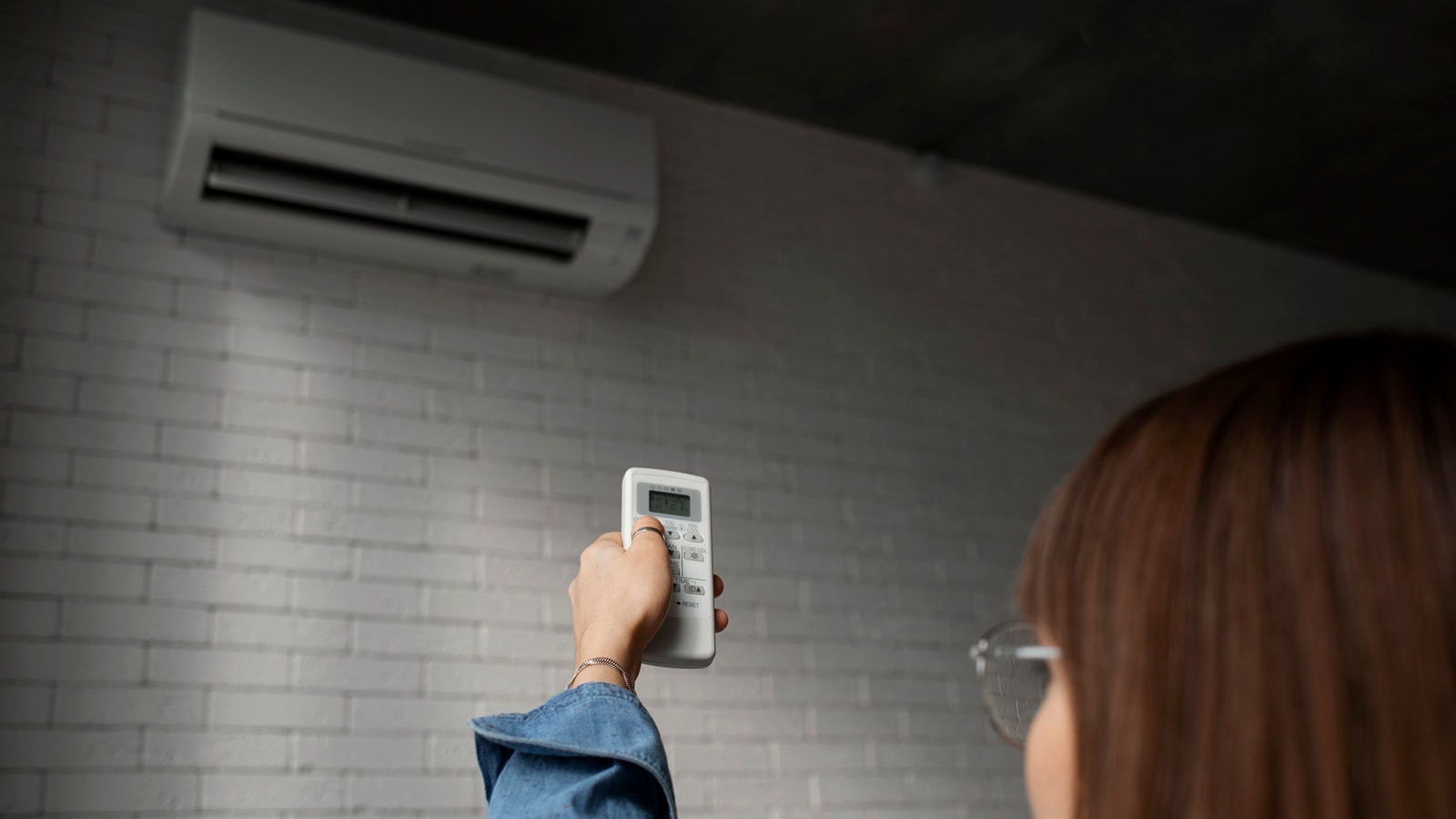 5 health warning signs your AC needs servicing