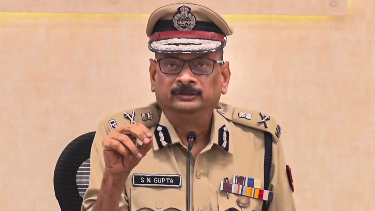 Over 400 arrested, 200 FIRs filed, say police as violence erupts across West  Bengal | Kolkata News - The Indian Express