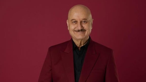 Anupam Kher, Anupam Kher theatre, Anupam Kher Jaane Pehchaane Anjane