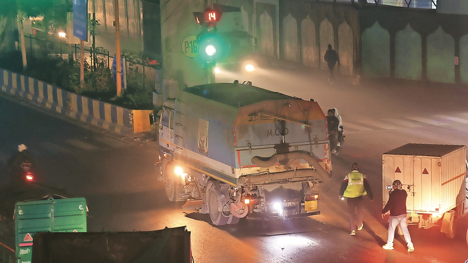 Government acts on Delhi dust: More machine sweepers to tackle air pollution