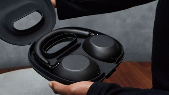 Sony’s new 1000X THE COLLEXION headphones feature premium materials, upgraded sound tuning, and advanced noise-cancellation technology as part of the company’s 10th anniversary celebration for the 1000X series. (Image: Sony)